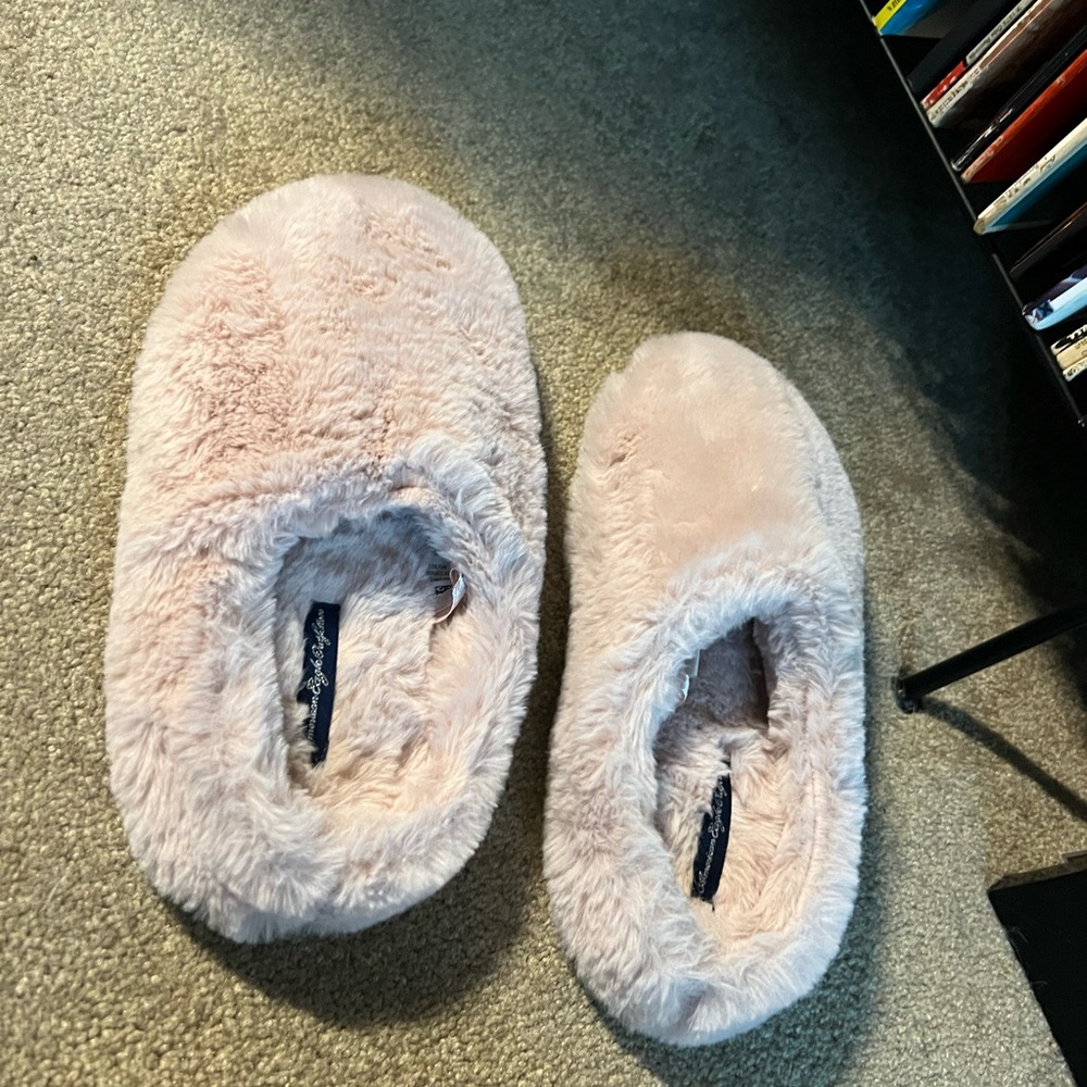 AEO slippers